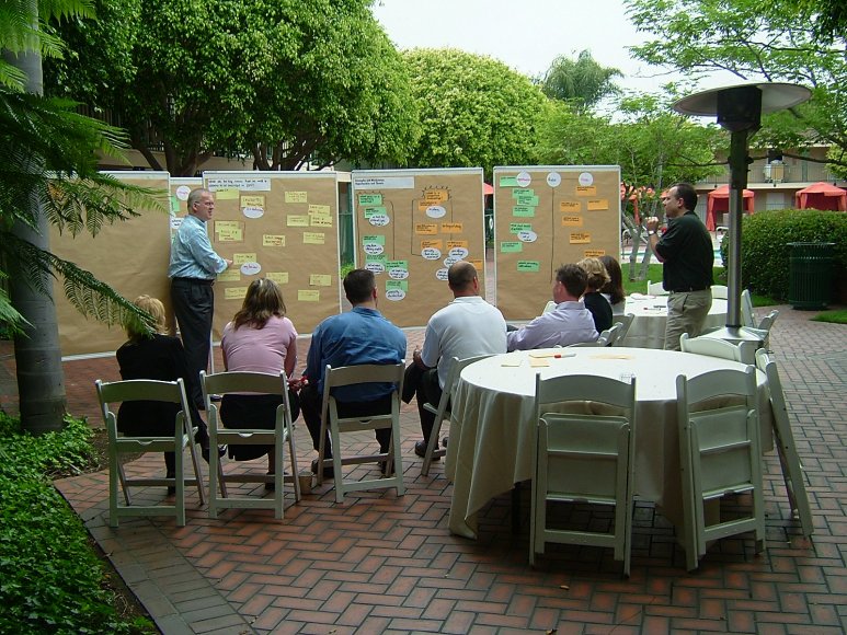 We take the trend of indoor-outdoor living to the next level: indoor-outdoor working!