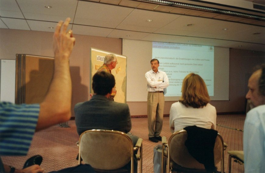 Nachdem bereits die Visualisierungen zur Vorbereitung von Workshops mit dem Computer gemacht werden, halten um die Jahrtausendwende elektronische Formate Einzug in Kundenveranstaltungen. In den folgenden Jahren gewinnt die webbasierte Remote-Interaktion immer mehr an Bedeutung.