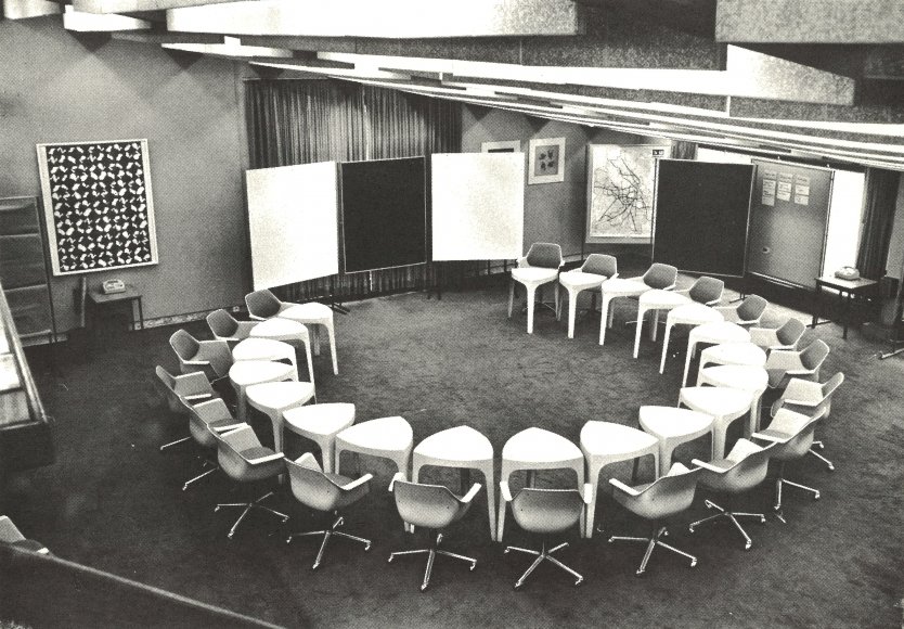1970s: With management conferences for Siemens, Metaplan set the standards for interaction formats with large groups. Alternating between breakouts and plenary sessions, these conferences were the crystallization point of change processes and cultural transformation projects – often driven by the spirit of optimism prevalent at that time.