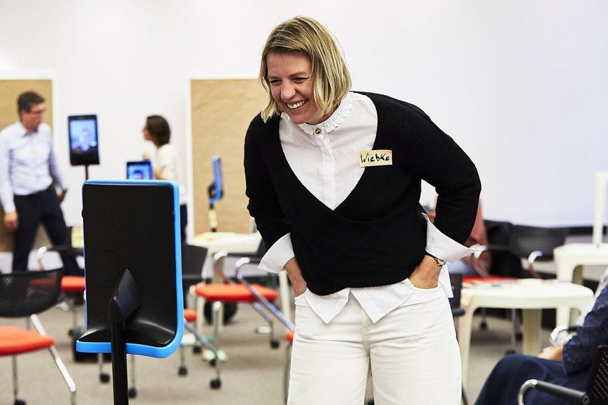 2020er| Neue Digitalformate erlauben Interaktionen nun auch in hybriden Settings. Die Herausforderung, in Organisationen konstruktive Interaktionen und Diskurse sicherzustellen, wird dadurch nur noch größer.