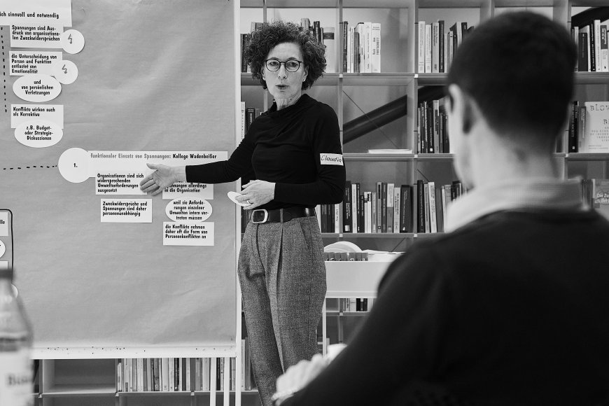 Claudia Langen während einer Moderation